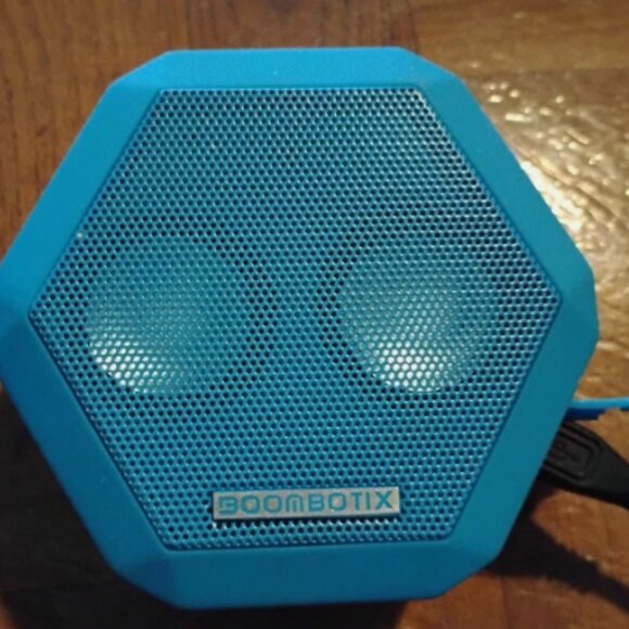 Boombot REX ultraportable SIRI enabled speaker - Picture 1 of 2